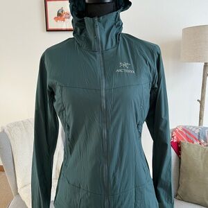 Arc'teryx Green Ski Jacket with High Collar and Slim Fit
